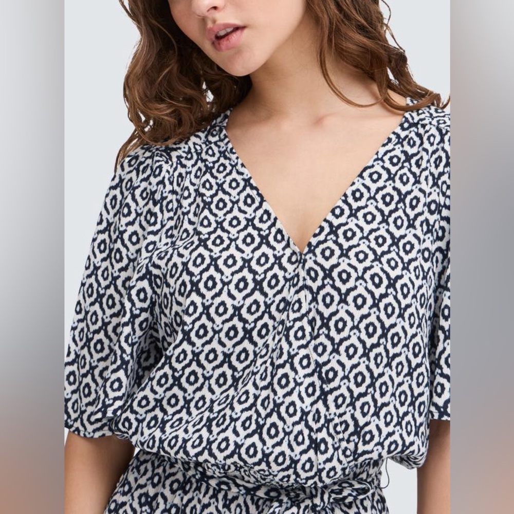 ICHI Women's Navy and White Patterned Jumpsuit with tie waist size S NWT - Picture 4 of 11
